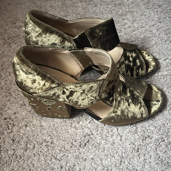 Cabi Velvet chunk heel - Picture 2 of 6